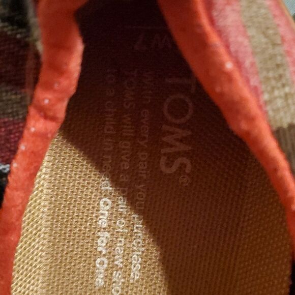 TOMS  PLAID  SHOES  7W - Picture 2 of 6